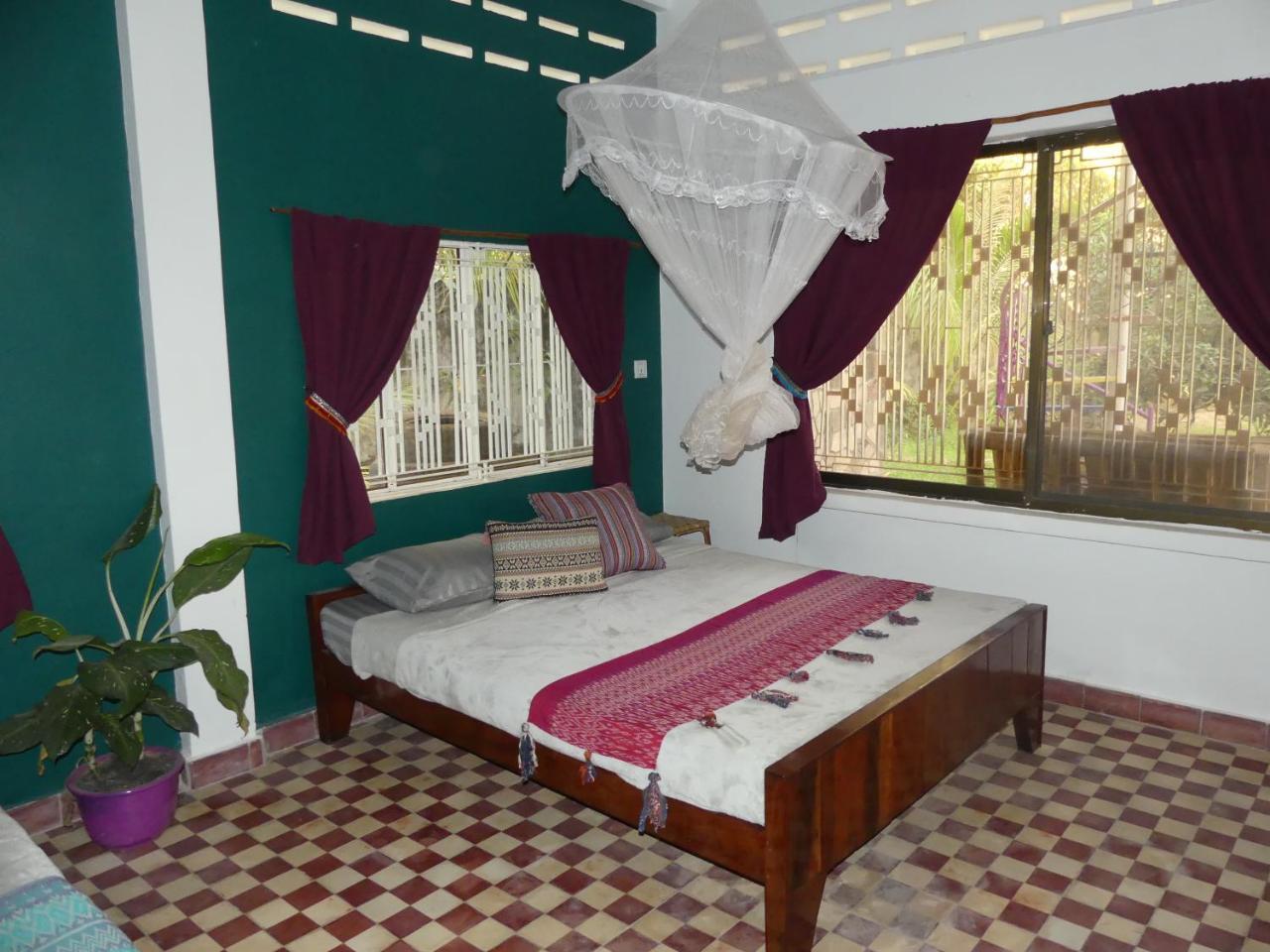 The Playground Bed and Breakfast Kampot Exteriör bild