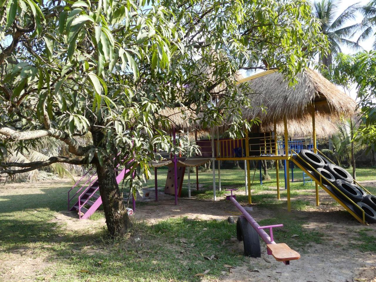 The Playground Bed and Breakfast Kampot Exteriör bild