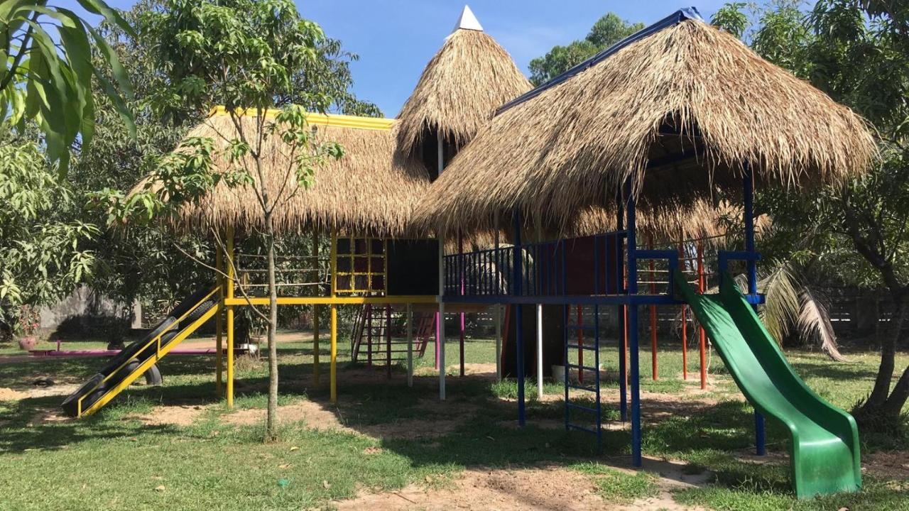 The Playground Bed and Breakfast Kampot Exteriör bild