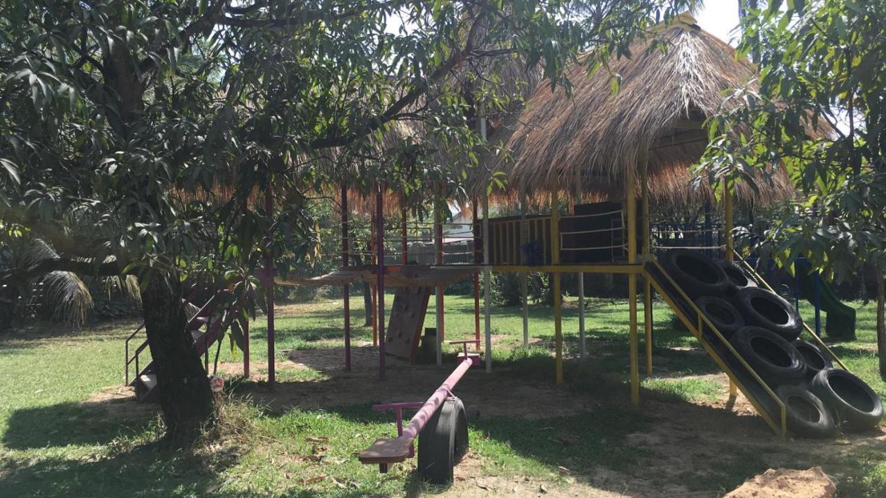 The Playground Bed and Breakfast Kampot Exteriör bild