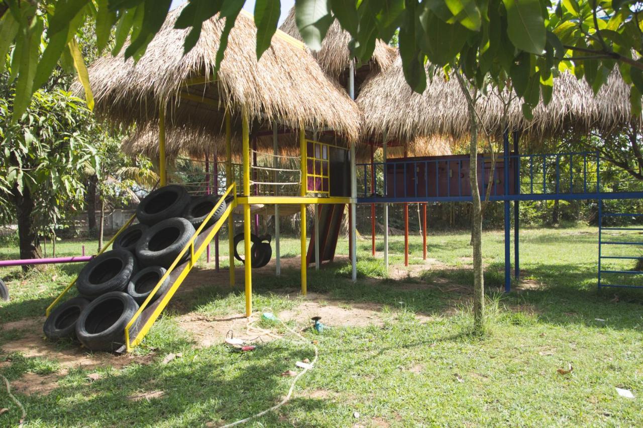 The Playground Bed and Breakfast Kampot Exteriör bild