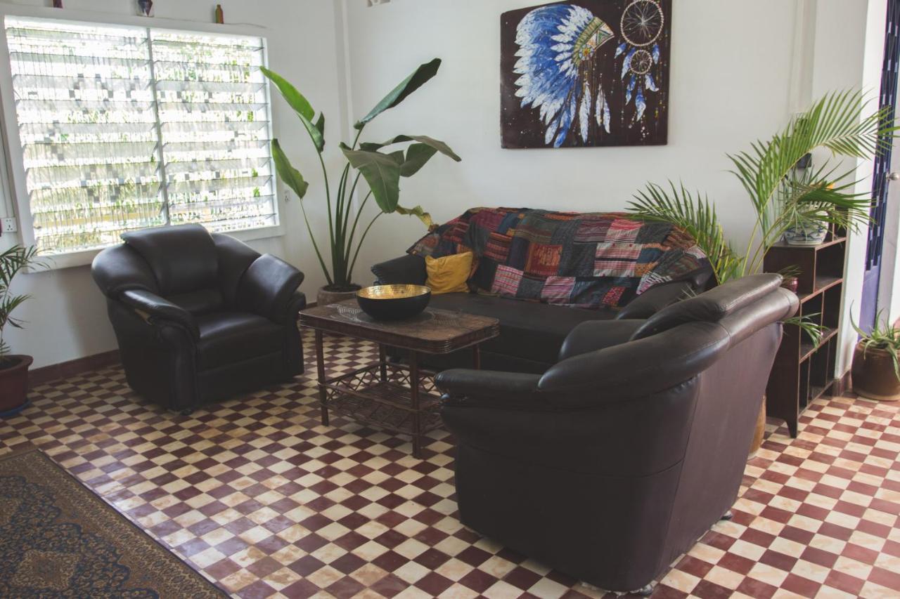 The Playground Bed and Breakfast Kampot Exteriör bild