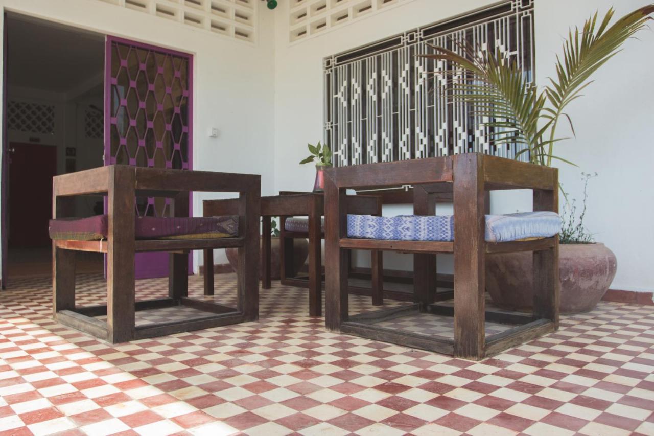 The Playground Bed and Breakfast Kampot Exteriör bild